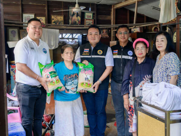 เทศบาลเมืองจันทบุรี ลงพื้นที่ตรวจเยี่ยมประชาชน และมอบข้าวสารช่วยเหลือบรรเทาความเดือดร้อน