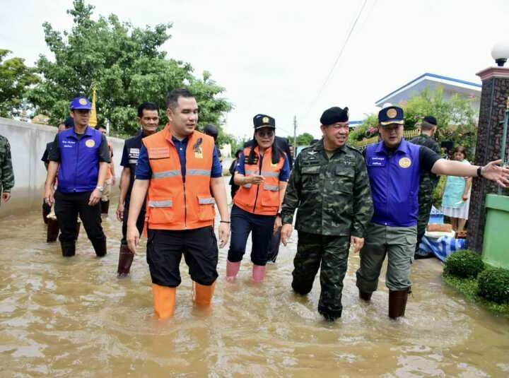 พิษณุโลก“ผบ.มทบ.39 ลุยเนินกุ่ม” ตรวจเยี่ยมกำลังพล ให้กำลังใจประชาชน ฝ่าวิกฤตอุทกภัย 💦
