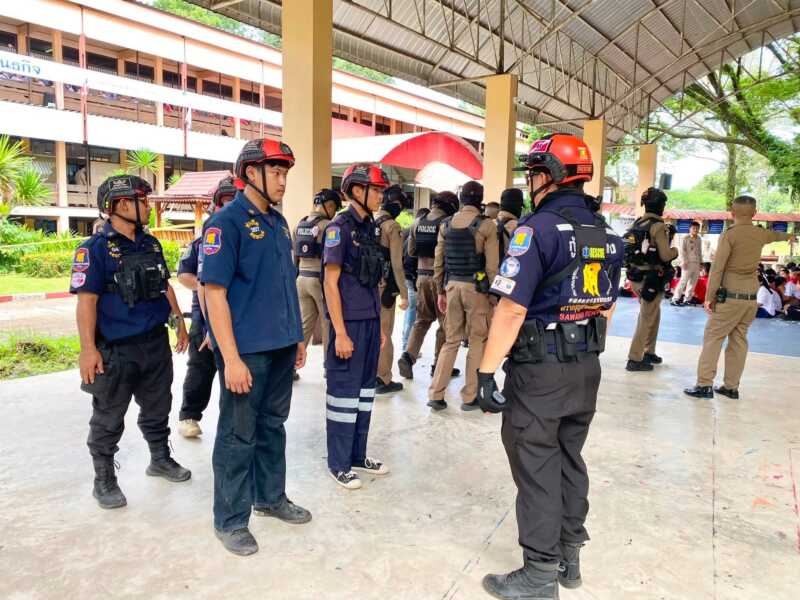 ตราด อำเภอคลองใหญ่ ซ้อมแผนเผชิญเหตุกราดยิง (Active Shooter) เสมือนจริง ยกระดับความปลอดภัยโรงเรียนคลองใหญ่วิทยาคม