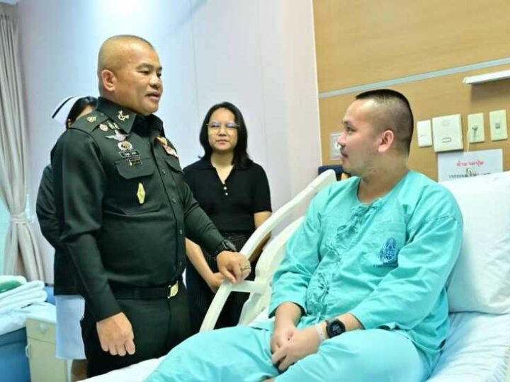 แม่ทัพภาคที่ 2 เยี่ยมกำลังพลที่ได้รับบาดเจ็บจากการปฏิบัติหน้าที่ราชการสนาม”