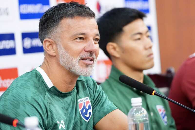 “แอนโธนี ฮัดสัน” และ “สารัช อยู่เย็น” แถลงข่าวก่อน ทีมชาติไทย ลงทำศึกอาเซียน คัพ 2026 รอบชิงฯ นัดที่ 2 กับ เวียดนาม