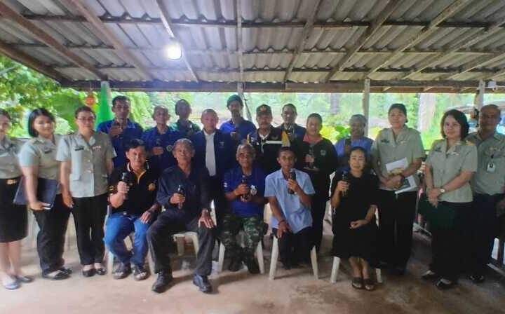ชุมพร – ​ทหารไม่ทิ้งแถว! ผดส. อุ้มผ่านศึกทำ “ฮอร์โมนไข่-น้ำหมักชีวภาพ” ลดต้นทุนพืชผล-ลุยตลาดสร้างรายได้เสริม