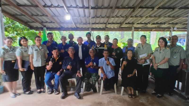 ชุมพร – ​ทหารไม่ทิ้งแถว! ผดส. อุ้มผ่านศึกทำ “ฮอร์โมนไข่-น้ำหมักชีวภาพ” ลดต้นทุนพืชผล-ลุยตลาดสร้างรายได้เสริม