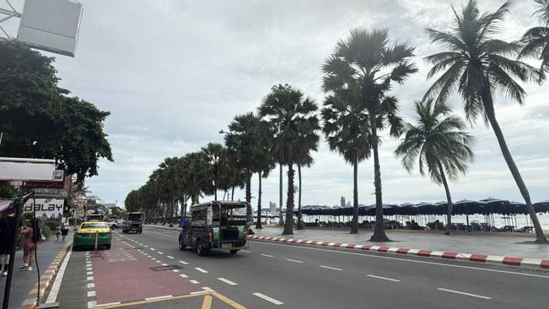 จัดระเบียบถนนเลียบหาดพัทยา “คุณจอด เราจับ” ทำผู้ประกอบการต้นหาดน้ำตาตก นักท่องเที่ยวหดเพราะไม่มีที่จอดรถรถ วอนพิจารณาแก้ไขใหม่เพื่อความเท่าเทียม