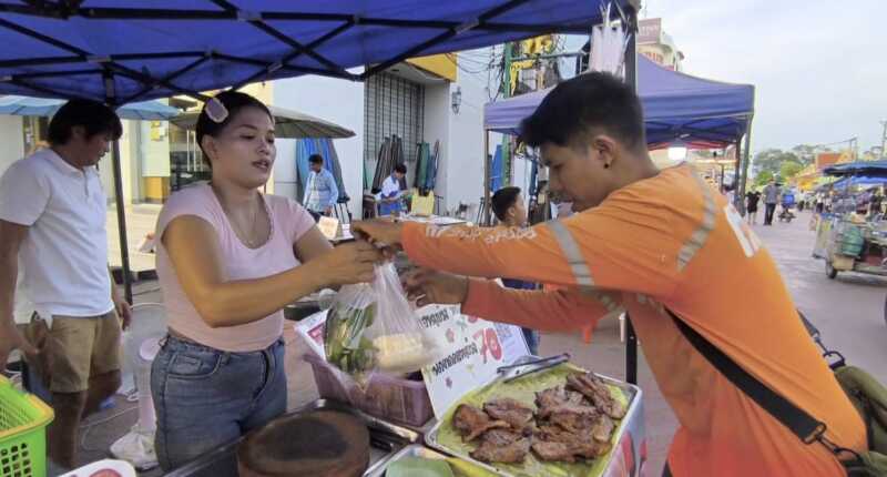 นครนายก – ร้านตี๋ใหญ่คอหมูย่าง-เนื้อย่าง-ใส้ย่าง อร่อยนุ่มชุ่มลิ้น