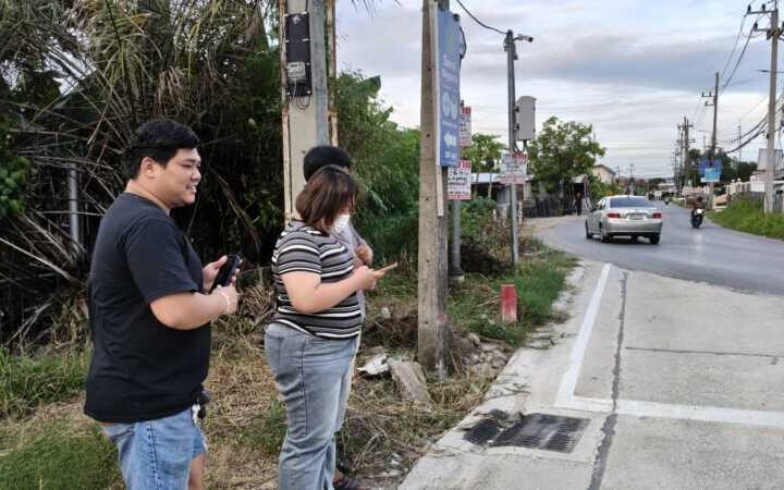ปทุมธานี – กล้องวงจรปิดจับภาพกระบะตีนผีทับร่างหนุ่มรถล้มสาหัสแล้วหนีน้องสาววอนโซเชียลช่วย