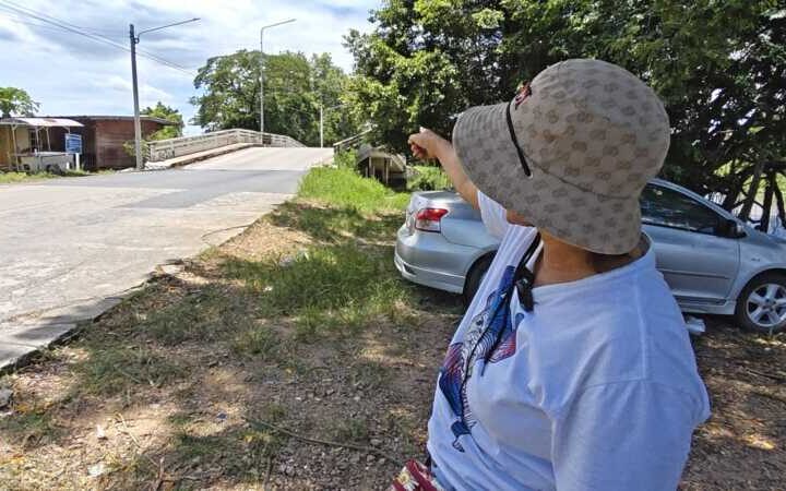 ปทุมธานี – แม่หวั่นลูกถูกก่อเหตุอีกครั้งหลังถูกวัยรุ่นขับจยย.แล้วเอาปืนจ่อหัวทำร้ายร่างกาย