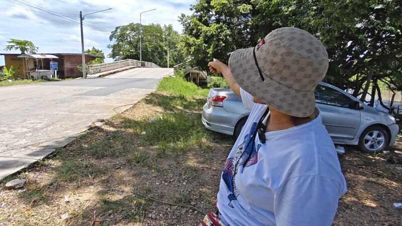 ปทุมธานี – แม่หวั่นลูกถูกก่อเหตุอีกครั้งหลังถูกวัยรุ่นขับจยย.แล้วเอาปืนจ่อหัวทำร้ายร่างกาย