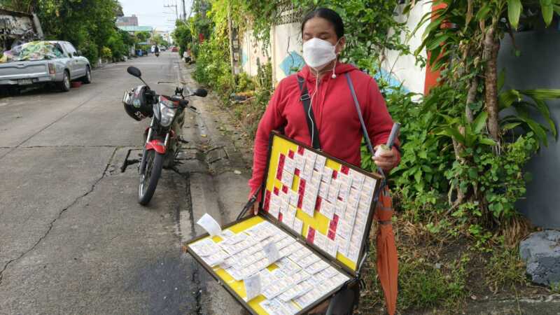 ปทุมธานี – สาวพิการทางสายตาขายลอตเตอรี่เข้าแจ้งความถูกโรคจิตตามลวนลาม