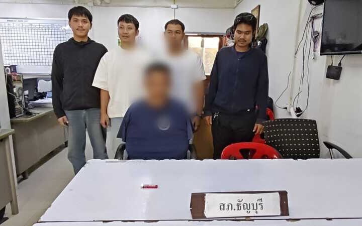 ปทุมธานีรวบหนุ่มเผาขยะป่วนชาวบ้านเช็กประวัติพบหนีหมายจับคดียาเสพติด