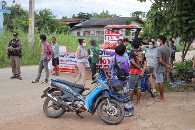 กำแพงเพชร – ชาวบ้านหนองน้ำใสสุดทน! ปิดถนนฮือไล่รถบรรทุกขยะรีไซเคิล หลังเมินคำสั่งผู้ว่าฯ-เทศบาล ลักลอบวิ่งฉาวส่งกลิ่นเหม็นคละคลุ้ง