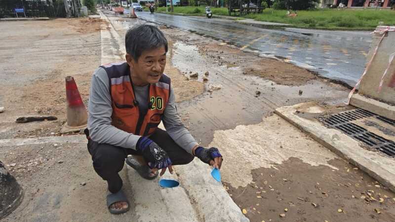 ปทุมธานี – ลุงสะดุดท่อถนนก่อสร้างล้มคอร้าวขยับตัวไม่ได้ญาติวอนผู้รับเหมาเร่งรับผิดชอบ