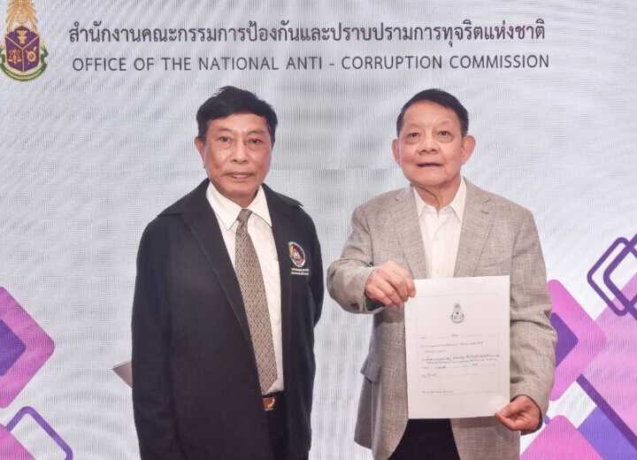 ผู้ถือหุ้น “สวนลุมไนท์ฯ” ยื่นหนังสือเอาผิด “ปลัด มท.”  หลังพบหลักฐาน-ข้อพิรุธใหม่ เซ็นอนุมัติใบอนุญาตโรงแรมสวนลุม อาจเป็นไปโดยมิชอบ