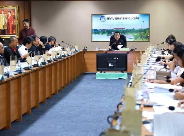 ผู้ว่าฯ ชลบุรี ประชุมคณะกรรมการพัฒนาชุมชนรอบโรงไฟฟ้า เร่งติดตามงาน-เบิกจ่ายงบประมาณให้แล้วเสร็จภายในปีงบประมาณ 2569