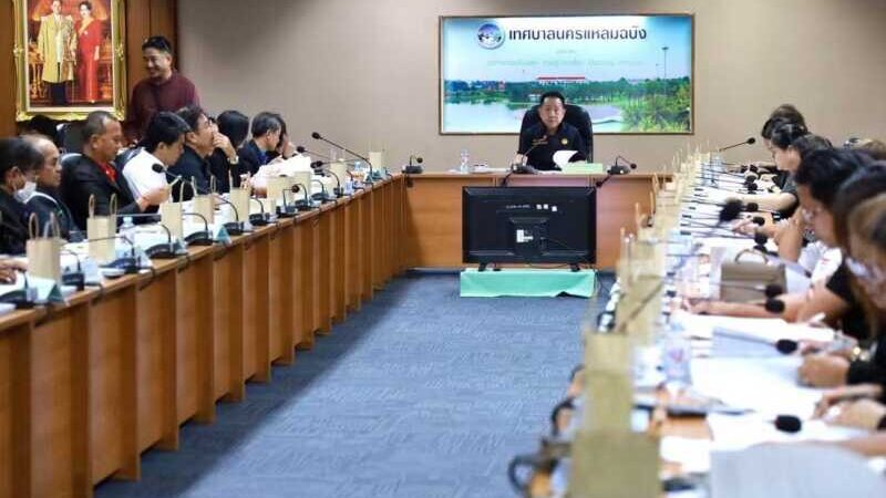ผู้ว่าฯ ชลบุรี ประชุมคณะกรรมการพัฒนาชุมชนรอบโรงไฟฟ้า เร่งติดตามงาน-เบิกจ่ายงบประมาณให้แล้วเสร็จภายในปีงบประมาณ 2569