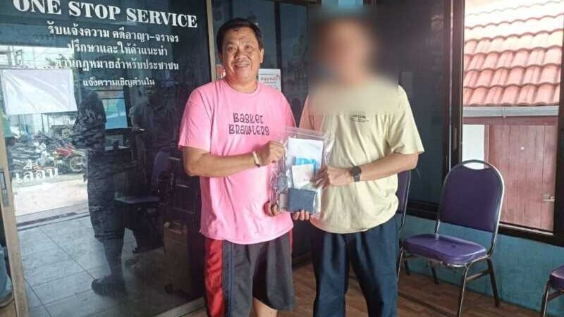 ฮือฮา! พลเมืองดีหนุ่มเต็นท์รถ พร้อมภรรยา เก็บเงินสดกว่า 5 หมื่น พร้อมเช็ค 2 ใบ รวมมูลค่ากว่า 3 ล้านบาท ตกเกลื่อนถนนโรจนะ