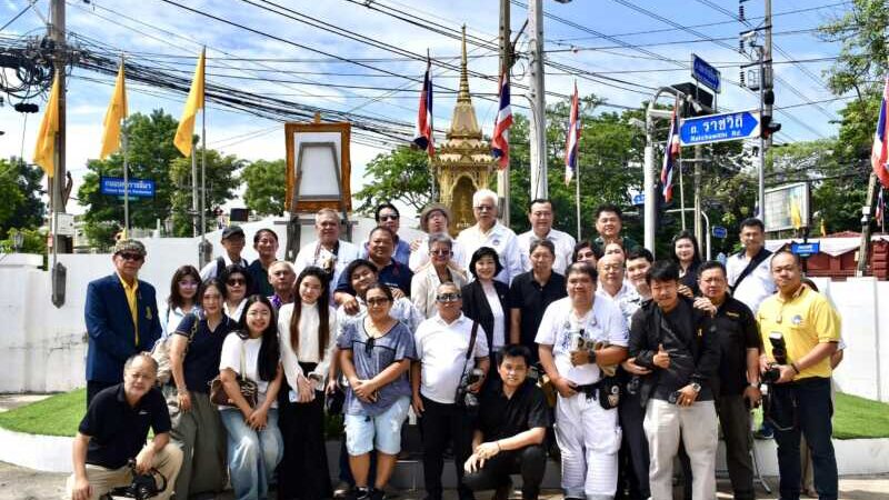 กทม.ขจรศักดิ์” ที่ปรึกษา สนท. – ผู้บริหาร บจก.ฐาปนินทร์ ผู้สร้างป้ายสมาคมยุคเริ่มแรก จัดบวงสรวงใหญ่พระสยามเทวาธิราช ย้ำความผูกพันยาวนานกว่า 30 ปี