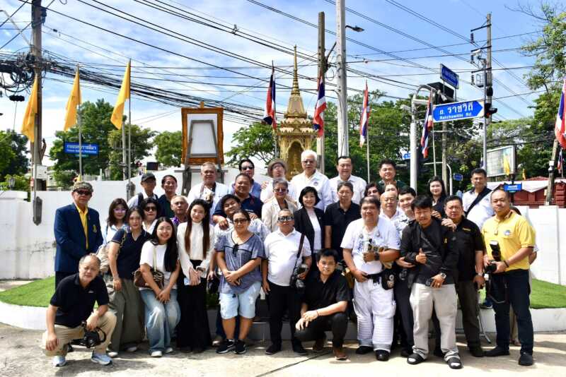 กทม.ขจรศักดิ์” ที่ปรึกษา สนท. – ผู้บริหาร บจก.ฐาปนินทร์ ผู้สร้างป้ายสมาคมยุคเริ่มแรก จัดบวงสรวงใหญ่พระสยามเทวาธิราช ย้ำความผูกพันยาวนานกว่า 30 ปี