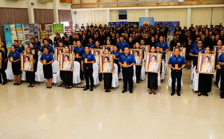 จังหวัดลพบุรี – พิธีมอบเงินพระราชทานขวัญถุงกองทุนแม่ของแผ่นดินและพระฉายาลักษณ์ สมเด็จพระนางเจ้าสิริกิติ์ พระบรมราชินีนาถ พระบรมราชชนนีพันปีหลวง ประจำปี 2569 มุ่งขับเคลื่อนพลังชุมชนเข้มแข็งเอาชนะยาเสพติดอย่างยั่งยืน