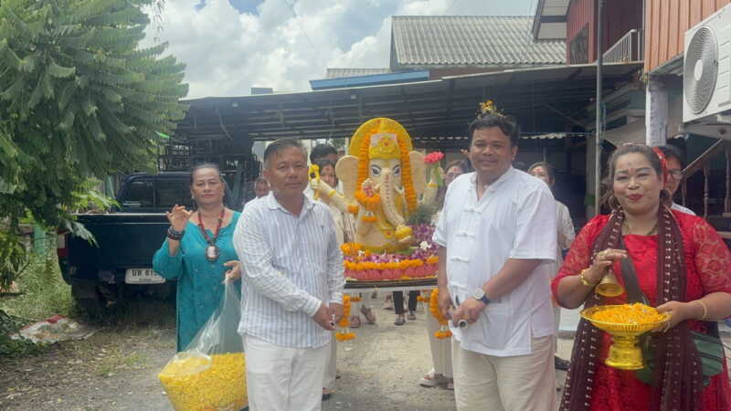 อ่างทอง – เทศกาลคเณศจตุรถีเปิดประตูสู่เทศกาลแห่งศรัทธาสักการะองค์พระพิฆเนศ แห่พระพิฆเนศที่ทำจากข้าวโพด ไปลอยแม่น้ำเจ้าพระยา
