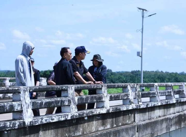 ชลบุรี – เฝ้าระวัง! ผู้ว่าฯ นริศ ลงพื้นที่อ่างเก็บน้ำคลองหลวงรัชชโลทร สั่งคุมเข้มการระบายน้ำไม่ให้กระทบประชาชน