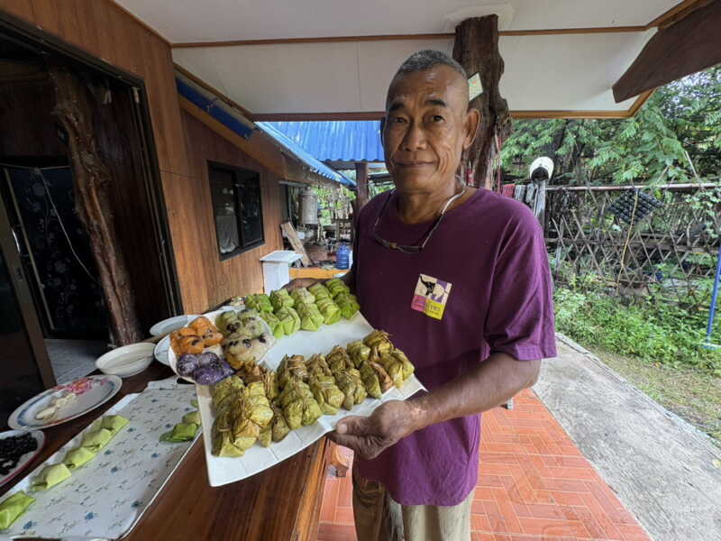 อ่างทอง – ข้าวต้มมัดตอกสูตรโบราณสวนวโรชาหอมหวานมันอร่อยเก็บได้นาน3วันไม่มีสารกันบูด