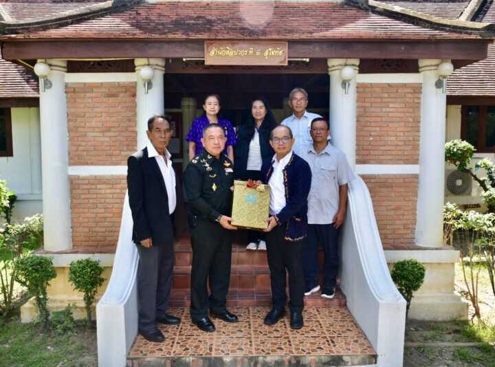 พิษณุโลก พลตรี นพดล วัชรจิตบวร ผบ.มทบ.๓๙ / นายกสมาคมนักเรียนเก่า พิษณุโลกพิทยาคม ท่านใหม่ ได้นำคณะกรรมการ ชุดใหม่า เดินทางไปพบ นาย วสันต์ เทพสุริยานนท์ ผอ.สำนักศิลปากรที่ ๖ สุโขทัย เพื่อหารือเรื่องที่ดิน จำนวน ๑ ไร่เศษ
