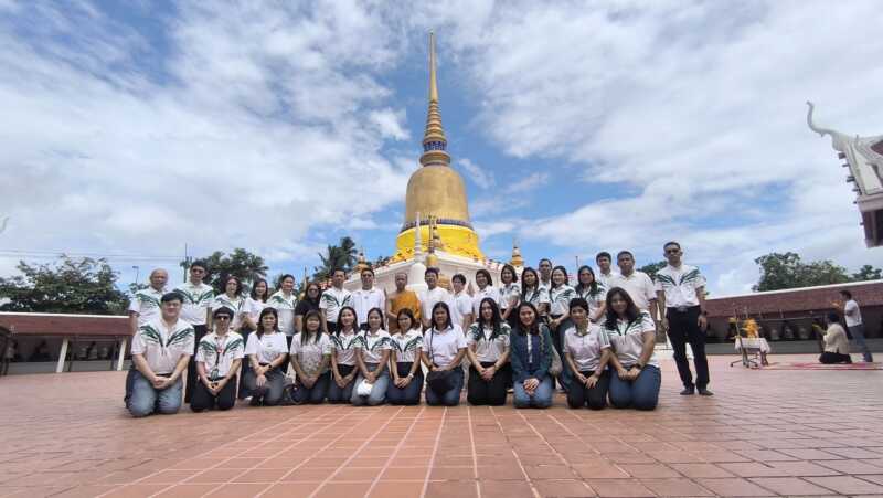 ธ.ก.ส. เดินหน้าขับเคลื่อนสังคมไร้เงินสด ส่งมอบป้ายประชาสัมพันธ์ QR ธรรม D แก่วัดพระบรมธาตุสวี เชิญชวนประชาชนร่วมทำบุญผ่านระบบดิจิทัล