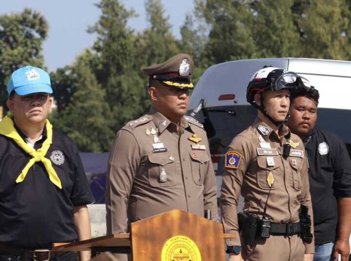 วันนี้ (11 ก.ย. 69) เวลา 09.30 น. พ.ต.อ.ภาคภูมิ ปราบศรีภูมิ รอง ผบก.ภ.จว.พิษณุโลก พร้อมด้วย พ.ต.อ.วัชรพงษ์ สิทธิรุ่งโรจน์ ผกก.สภ.เมืองพิษณุโลก พ.ต.ท.ณัฐวิทย์ ใจชมชื่น รอง ผกก.(ป.) สภ.เมืองพิษณุโลก พ.ต.ท.วศิน สุภา รอง ผกก.จร.สภ.เมืองพิษณุโลก, พ.ต.ท.หญิง สุเมธตา ทับอินทร์ รอง ผกก.ฝอ.ภ.จว.พิษณุโลก ข้าราชการตำรวจจิตอาสา ภ.จว.พิษณุโลก และข้าราชการตำรวจ สภ.เมืองพิษณุโลก เข้าร่วมกิจกรรมจิตอาสาปรับปรุงภูมิทัศน์และสิ่งอำนวยความสะดวกให้แก่ประชาชนริมทาง เพื่อเฉลิมพระเกียรติพระบาทสมเด็จพระเจ้าอยู่หัว เนื่องในโอกาสวันเฉลิมพระชนมพรรษา 28 กรกฎาคม 2569
