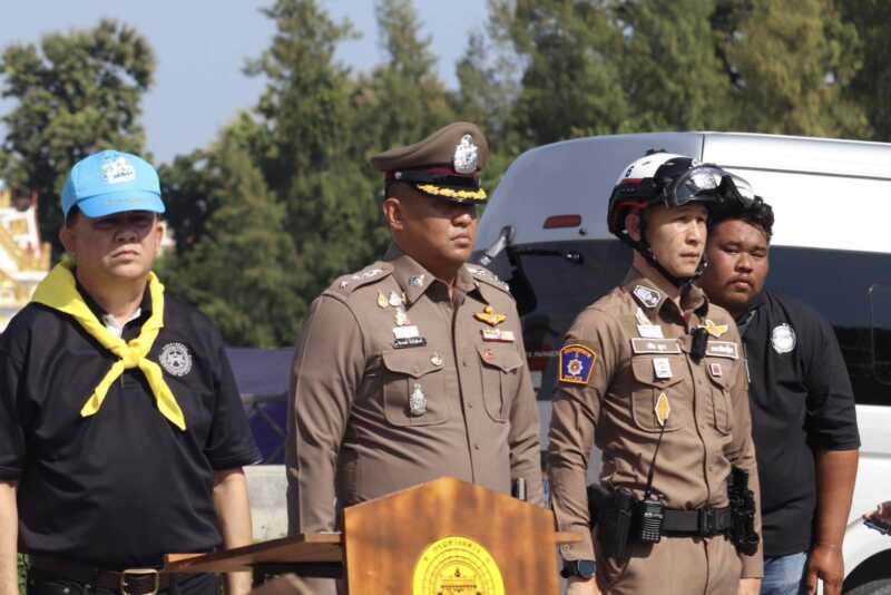 วันนี้ (11 ก.ย. 69) เวลา 09.30 น. พ.ต.อ.ภาคภูมิ ปราบศรีภูมิ รอง ผบก.ภ.จว.พิษณุโลก พร้อมด้วย พ.ต.อ.วัชรพงษ์ สิทธิรุ่งโรจน์ ผกก.สภ.เมืองพิษณุโลก พ.ต.ท.ณัฐวิทย์ ใจชมชื่น รอง ผกก.(ป.) สภ.เมืองพิษณุโลก พ.ต.ท.วศิน สุภา รอง ผกก.จร.สภ.เมืองพิษณุโลก, พ.ต.ท.หญิง สุเมธตา ทับอินทร์ รอง ผกก.ฝอ.ภ.จว.พิษณุโลก ข้าราชการตำรวจจิตอาสา ภ.จว.พิษณุโลก และข้าราชการตำรวจ สภ.เมืองพิษณุโลก เข้าร่วมกิจกรรมจิตอาสาปรับปรุงภูมิทัศน์และสิ่งอำนวยความสะดวกให้แก่ประชาชนริมทาง เพื่อเฉลิมพระเกียรติพระบาทสมเด็จพระเจ้าอยู่หัว เนื่องในโอกาสวันเฉลิมพระชนมพรรษา 28 กรกฎาคม 2569