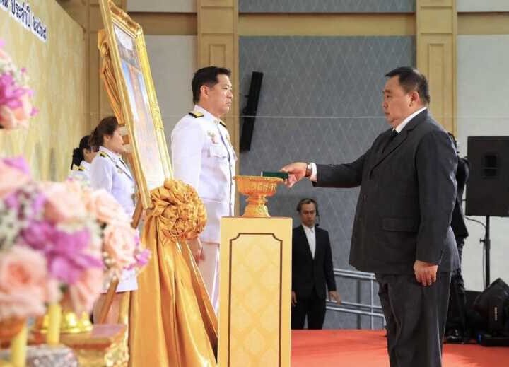 “ดร.เอ” สุเมธ งามเจริญ ที่ปรึกษาสมาคมผู้สื่อข่าวกีฬาแห่งประเทศไทย เข้ารับพระราชทานเครื่องราชฯจากคุณงามความดีในการอุทิศตนเพื่อสังคม และบริจาคผลิตภัณฑ์ช่วยเหลือกลุ่มเปราะบางอย่างต่อเนื่อง