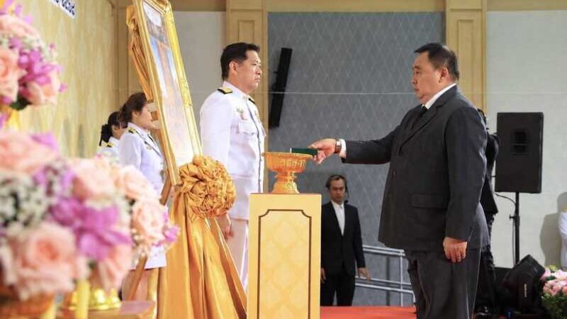 “ดร.เอ” สุเมธ งามเจริญ ที่ปรึกษาสมาคมผู้สื่อข่าวกีฬาแห่งประเทศไทย เข้ารับพระราชทานเครื่องราชฯจากคุณงามความดีในการอุทิศตนเพื่อสังคม และบริจาคผลิตภัณฑ์ช่วยเหลือกลุ่มเปราะบางอย่างต่อเนื่อง