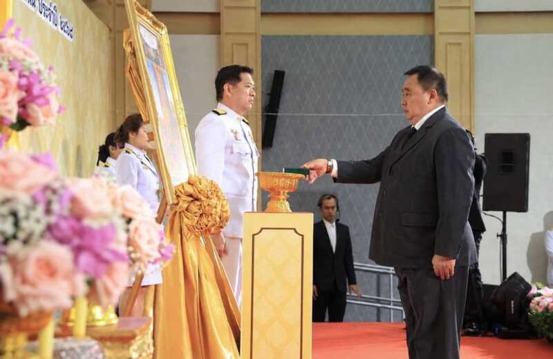 “ดร.เอ” สุเมธ งามเจริญ ที่ปรึกษาสมาคมผู้สื่อข่าวกีฬาแห่งประเทศไทย เข้ารับพระราชทานเครื่องราชฯจากคุณงามความดีในการอุทิศตนเพื่อสังคม และบริจาคผลิตภัณฑ์ช่วยเหลือกลุ่มเปราะบางอย่างต่อเนื่อง