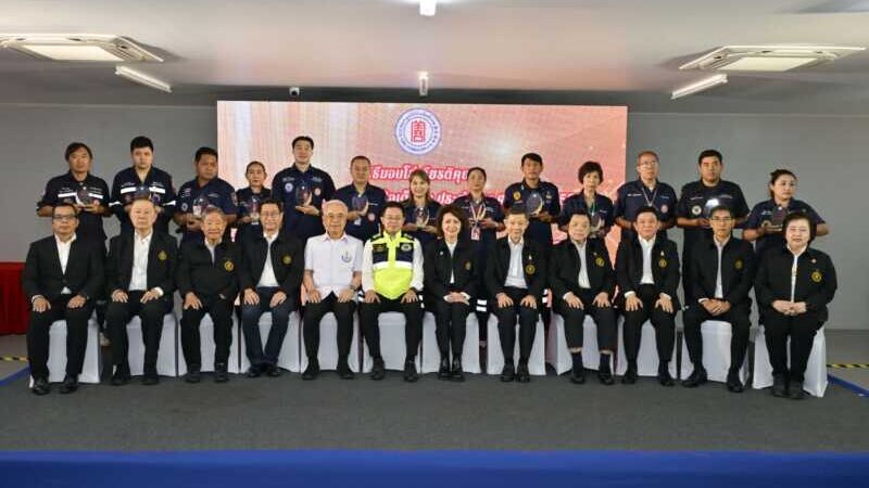 มูลนิธิป่อเต็กตึ๊ง หนุนกำลังใจ เชิดชูเกียรติจิตอาสาฯ ทำความดี ตามปณิธานมูลนิธิฯ “ช่วยชีวิต รักษาชีวิต สร้างชีวิต” มอบโล่เกียรติคุณอาสาสมัครดีเด่นประจำปี พ.ศ. 2567- 2568 ณ ห้องประชุม ชั้น 6 อาคารจอดรถมูลนิธิป่อเต็กตึ๊ง ศาลเจ้าไต้ฮงกงหยกขาวฯ เขตสาทร กรุงเทพฯ