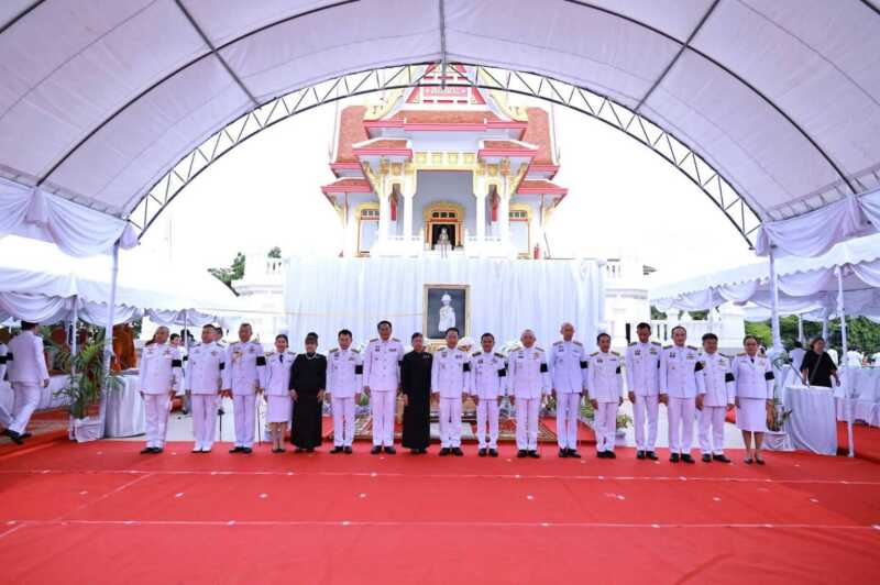ผู้ว่าฯ ชลบุรี นำส่วนราชการและประชาชน ร่วมพิธีบำเพ็ญกุศลและทำบุญตักบาตร 100 วัน แห่งการสิ้นพระชนม์ “เจ้าฟ้าพัชรกิติยาภาฯ”