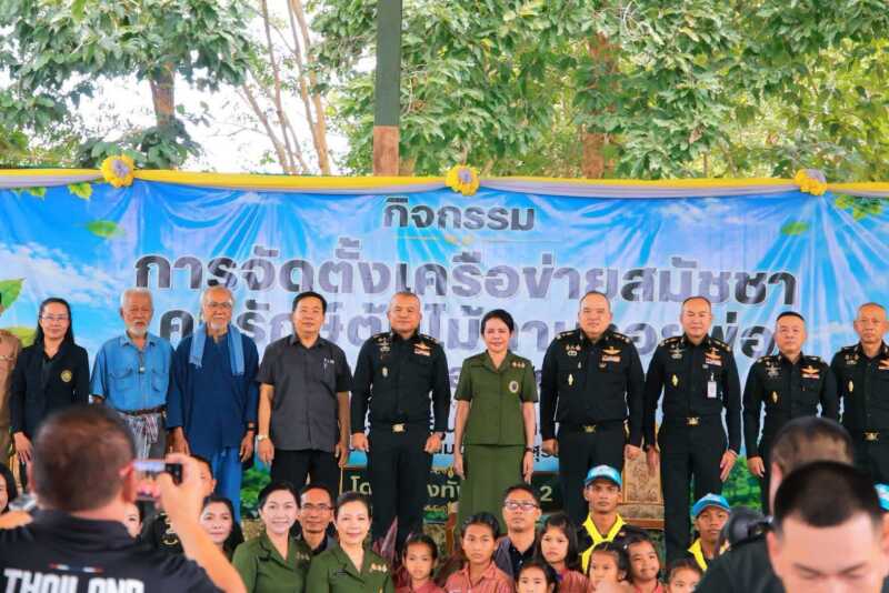 กองทัพภาคที่ 2 ผนึกกำ ลังรักษ์ผืนป่า เครือข่ายคนรักษ์ต้นไม้ ตามรอยพ่อฯ เพิ่มพื้นที่สีเขียว ชายแดน จ.สุรินทร์