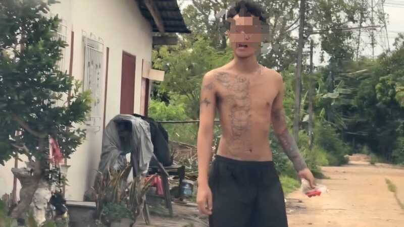 มุกดาหาร ชายบุกร้านชำหยิบเหล้าขาวต่อหน้าเจ้าของร้าน