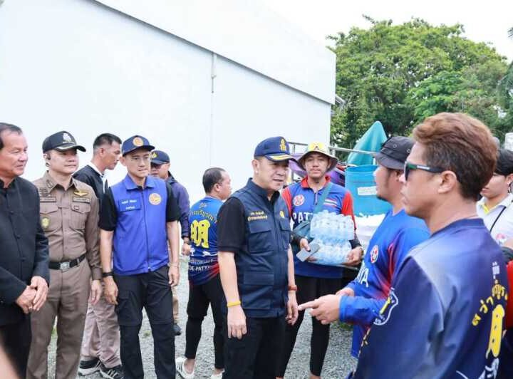 ผู้ว่าฯ ชลบุรี ลงพื้นที่ติดตามเหตุการณ์ เร่งค้นหาต่างชาติพลัดตกคลองเนินพลับหวาน สั่งกั้นพื้นที่-ล้อมคอกความปลอดภัยด่วน