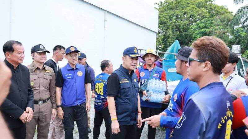 ผู้ว่าฯ ชลบุรี ลงพื้นที่ติดตามเหตุการณ์ เร่งค้นหาต่างชาติพลัดตกคลองเนินพลับหวาน สั่งกั้นพื้นที่-ล้อมคอกความปลอดภัยด่วน