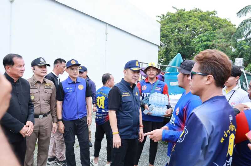 ผู้ว่าฯ ชลบุรี ลงพื้นที่ติดตามเหตุการณ์ เร่งค้นหาต่างชาติพลัดตกคลองเนินพลับหวาน สั่งกั้นพื้นที่-ล้อมคอกความปลอดภัยด่วน