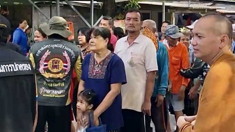 นครนายก – หลวงพี่ต่อ ส่งต่อความห่วงใย ลุยแจกข้าวสาร 1,800 ถุง ช่วยชาวดงละครฝ่าวิกฤตน้ำท่วม