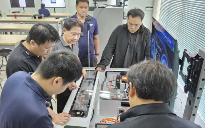 จังหวัดลพบุรี – สถาบันการอาชีวศึกษาภาคกลาง 2 อบรมแลกเปลี่ยนความรู้ยานยนต์พลังงาน NEV