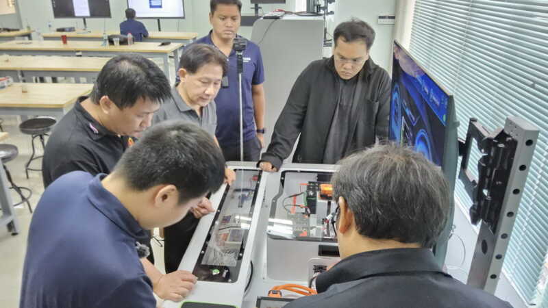 จังหวัดลพบุรี – สถาบันการอาชีวศึกษาภาคกลาง 2 อบรมแลกเปลี่ยนความรู้ยานยนต์พลังงาน NEV