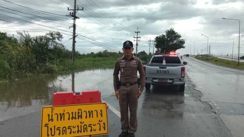 “ พล.ต.ต.พิทักษ์ ผู้การจังหวัดนครปฐม สั่งการตำรวจ สภ.บางเลน เฝ้าระวังระดับน้ำขึ้น”