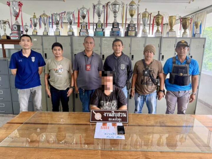 พังงา- สืบสวนตะกั่วทุ่งลุยตรวจบ้านตามร้องเรียน รวบหนุ่มบ้านหินสามก้อนซุกยาบ้า 55 เม็ด รับสารภาพมีไว้ขายวัยรุ่นในพื้นที่