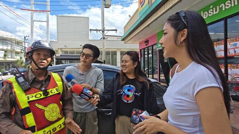 ปทุมธานี – อาสาจราจรแจงปมชนแล้วหนีหันมายิ้มรับรีบไปช่วยรถเสียขอโทษสาวมาสด้าเคลียร์ใจจบสวย