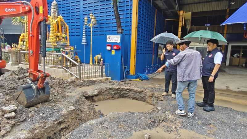ปทุมธานี – ชาวบ้านโวยทำท่อใหม่น้ำไม่ไหล 8 วัน กระทบกว่า 200 หลังคาเรือน
