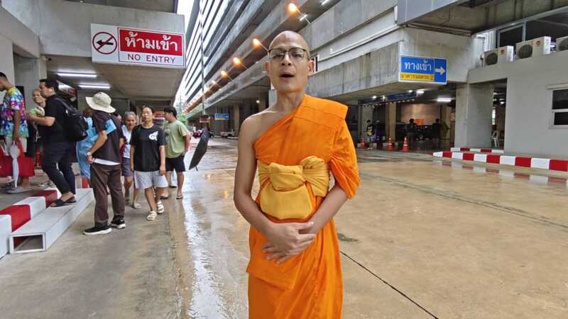 ปทุมธานี – วัดพระธรรมกายกางแขนรับชาวบ้านเปิดอาคารจอดรถหนีน้ำท่วมกว่าพันคันจ่อเปิดเฟส 3 หลังใกล้เต็มความจุ