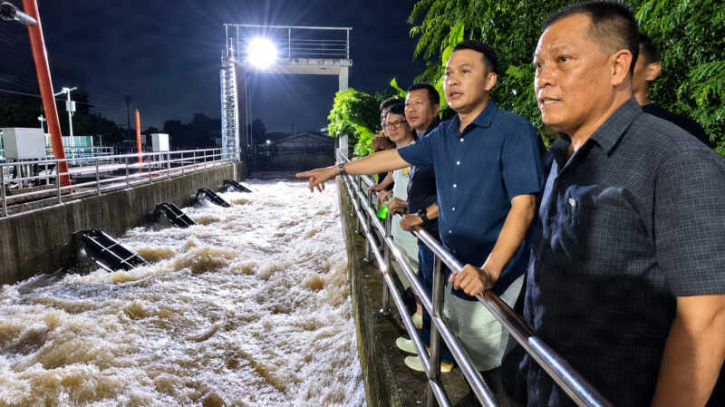 ปทุมธานี – ส.ส.เต๋าผนึกกฟภ.-ชลประทาน อัปเกรดหม้อแปลงยักษ์เดินเครื่องสูบน้ำเต็มสูบ6ตัวรวดกู้ท่วม7ตำบลชั้นใน