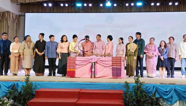 ราชภัฏอุบลฯ ยกระดับผ้า และสิ่งทอพื้นถิ่นอีสานสู่สากล
